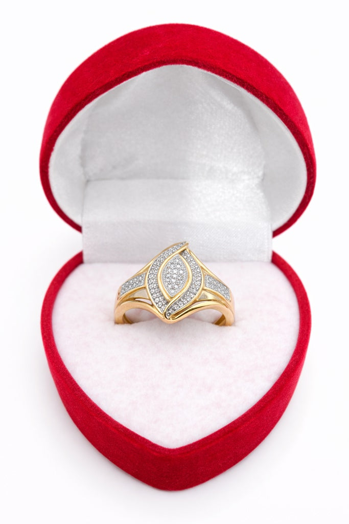 10KT ALMOND DESIGN ELEGANT DIAMOND RING Size 7/0.20CT