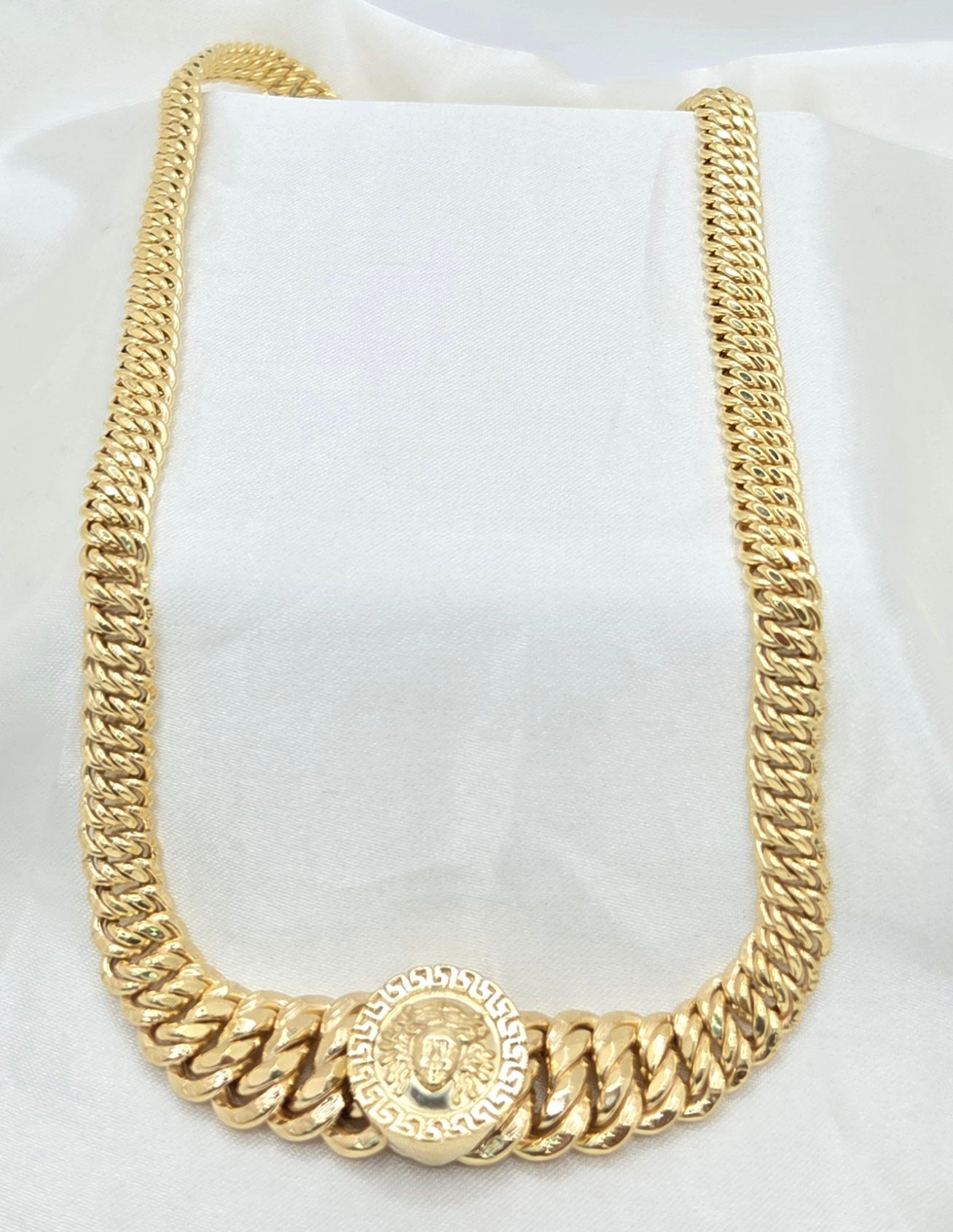 10KT MEDIUM MEDUSA STYLE PRINCESS CHAIN Size 18INCH Weight 36.1GR