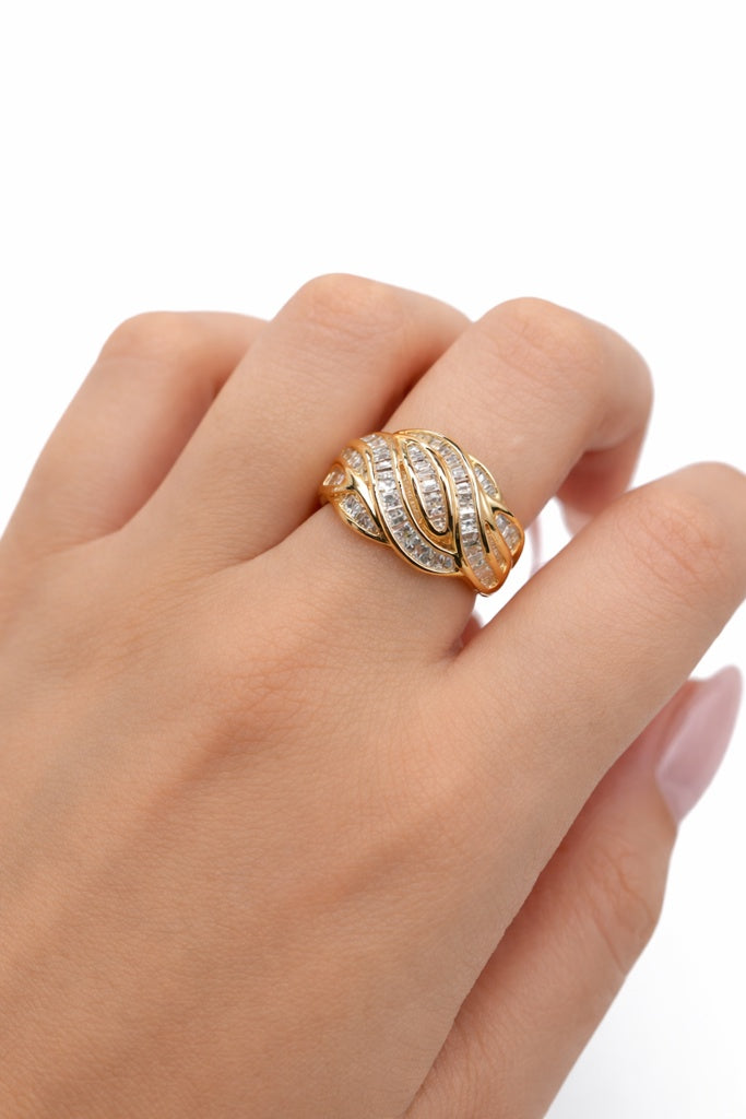 14KT BAGUETTE DIAMOND SHELL DESIGN RING  Size 7 Weigth 6.6GR