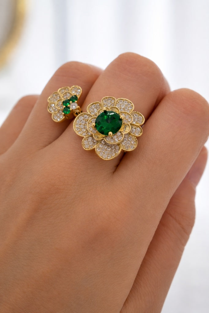 10KT GREEN STONE CZ DETAIL FLOWER RING Size 7.5 Weight 6.1GR