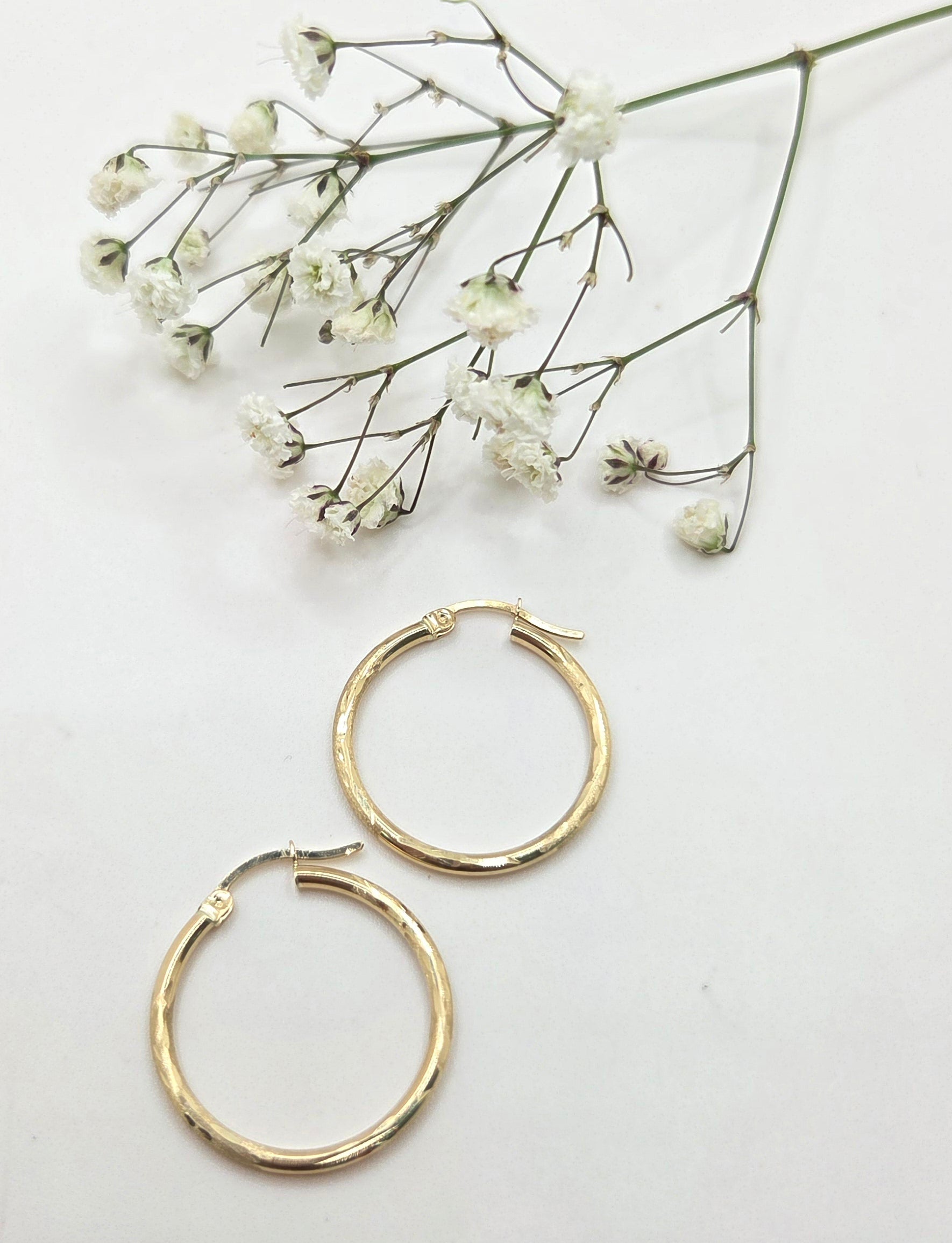 10KT NEVADAS DESIGN HOOPS EARRING Size 3 2MM Weight 1.2GR