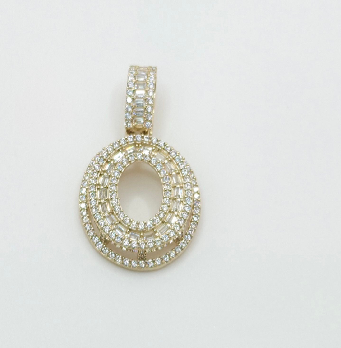 10KT SMALL CZ "O" LETTER PENDANT Weight 3.7GR