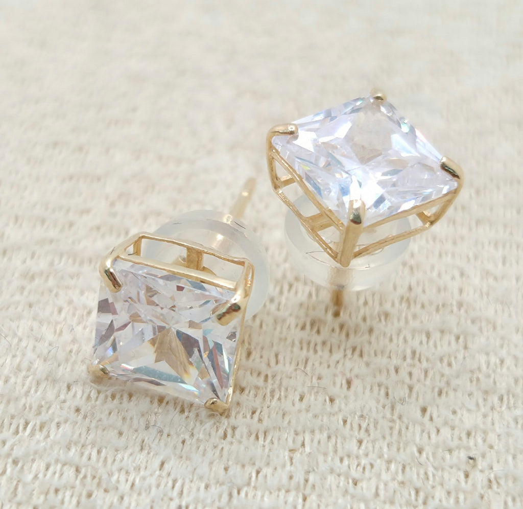 10KT SQUARE SOLITAIRE EARRINGS Size 6X6