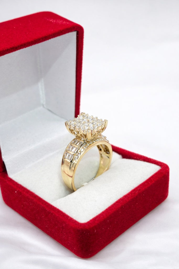 10KT RECTANGULAR EXOTIC CZ RING Size 7.5-8 Weigth 5.8GR