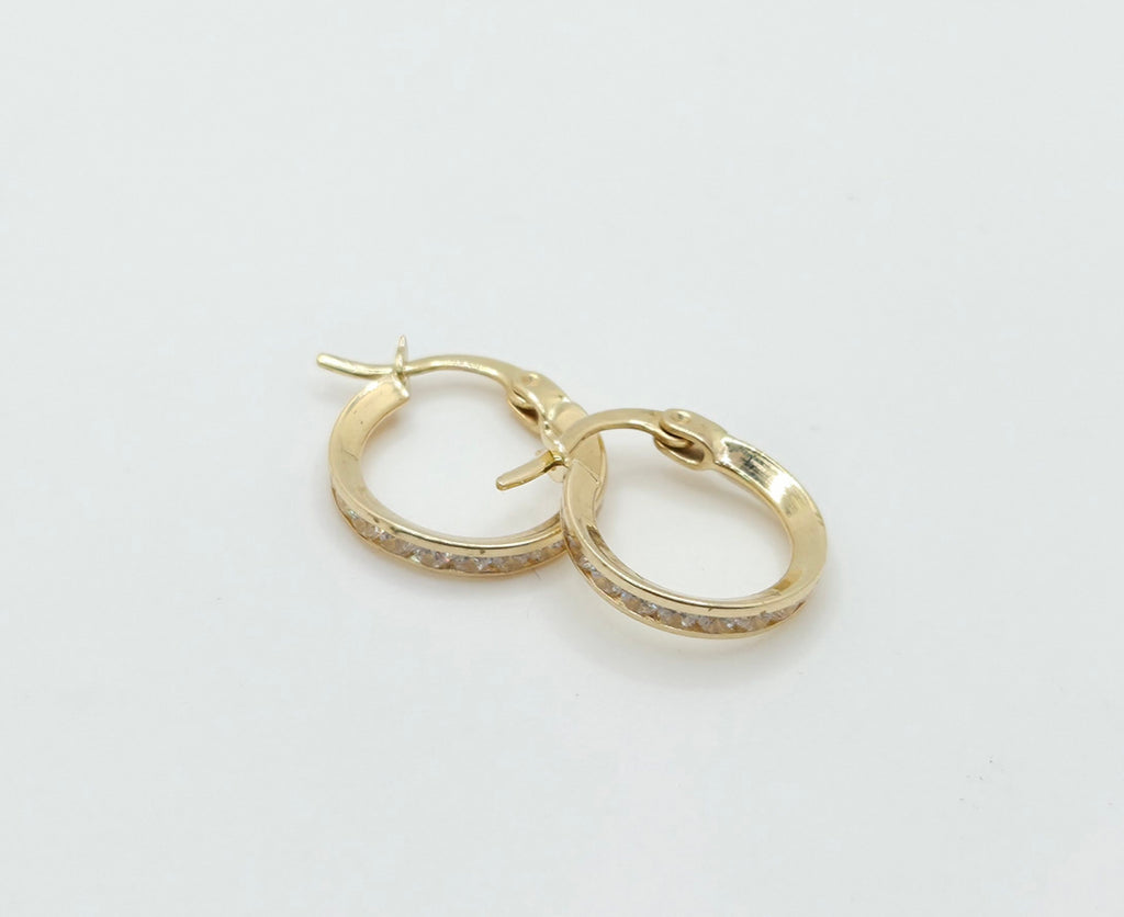 10KT DELICATE CZ DETAIL HOOPS EARRINGS Size 1 Weight 1.1GR