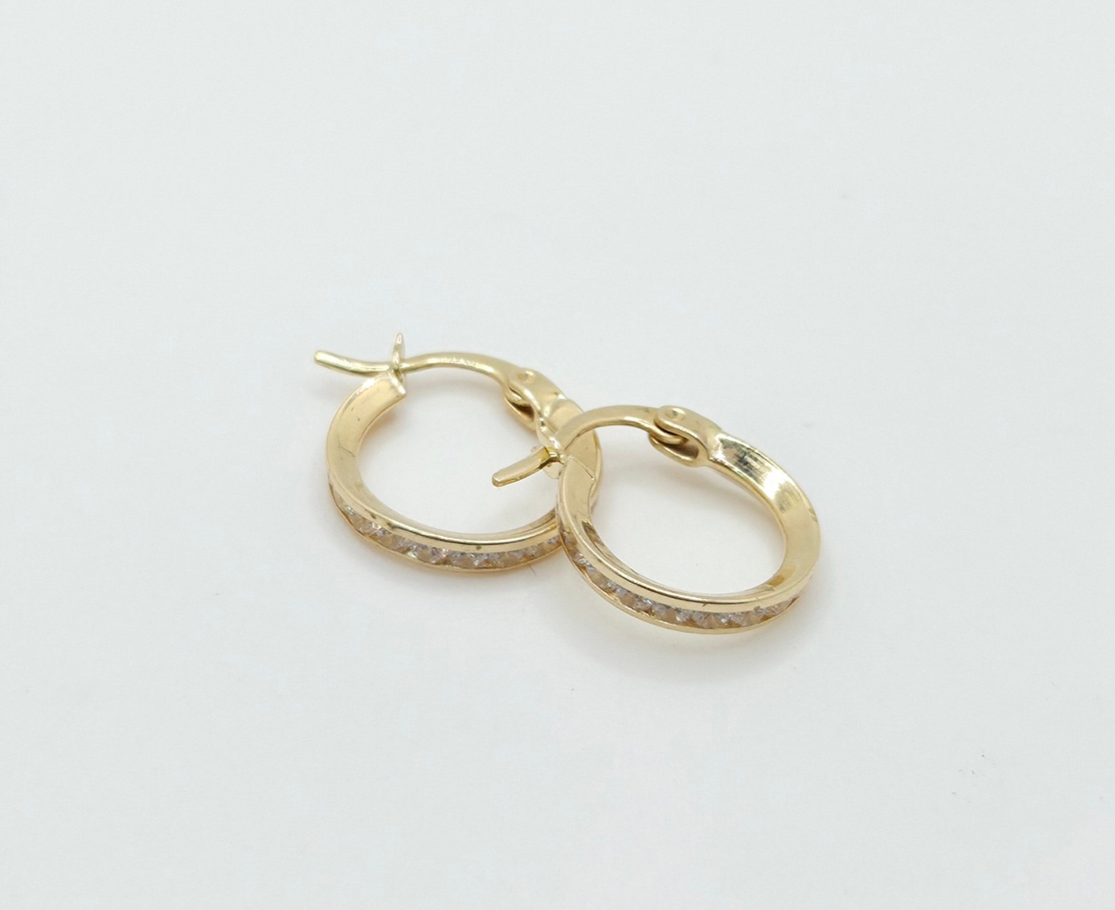 10KT DELICATE CZ DETAIL HOOPS EARRINGS Size 1 Weight 1.1GR