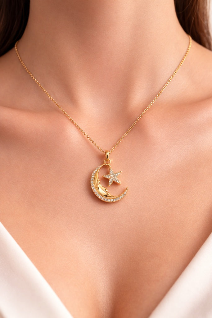 10KT SMALL MOON AND STAR DIAMOND PENDANT Size  Weigth 0.8GR