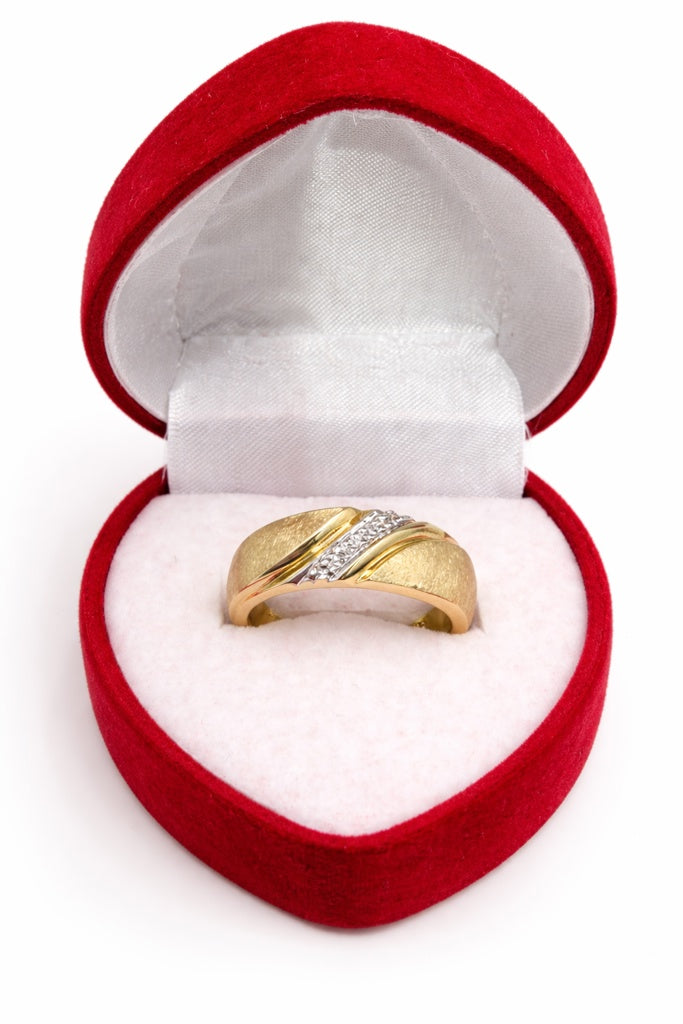 14KT ELEGANT DIAMOND WOMAN'S WEDDING BAND RING Size 6.5 Weight 4.8GR