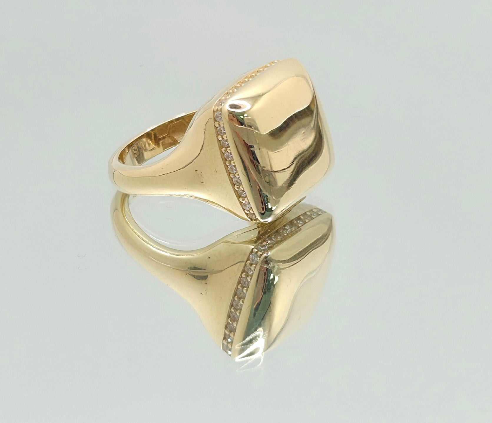 14KT VINTAGE STYLE PLAIN SQUARE RING Size 7 Weight 4.8GR