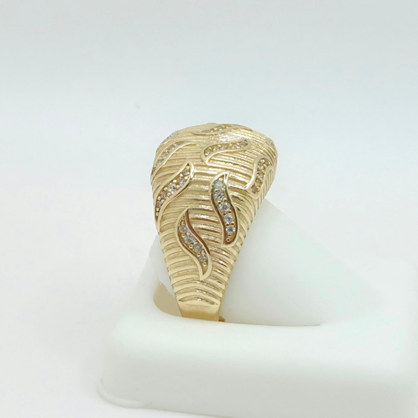 14KT CZ VINTAGE RING  Size 9 Weight 6.5GR