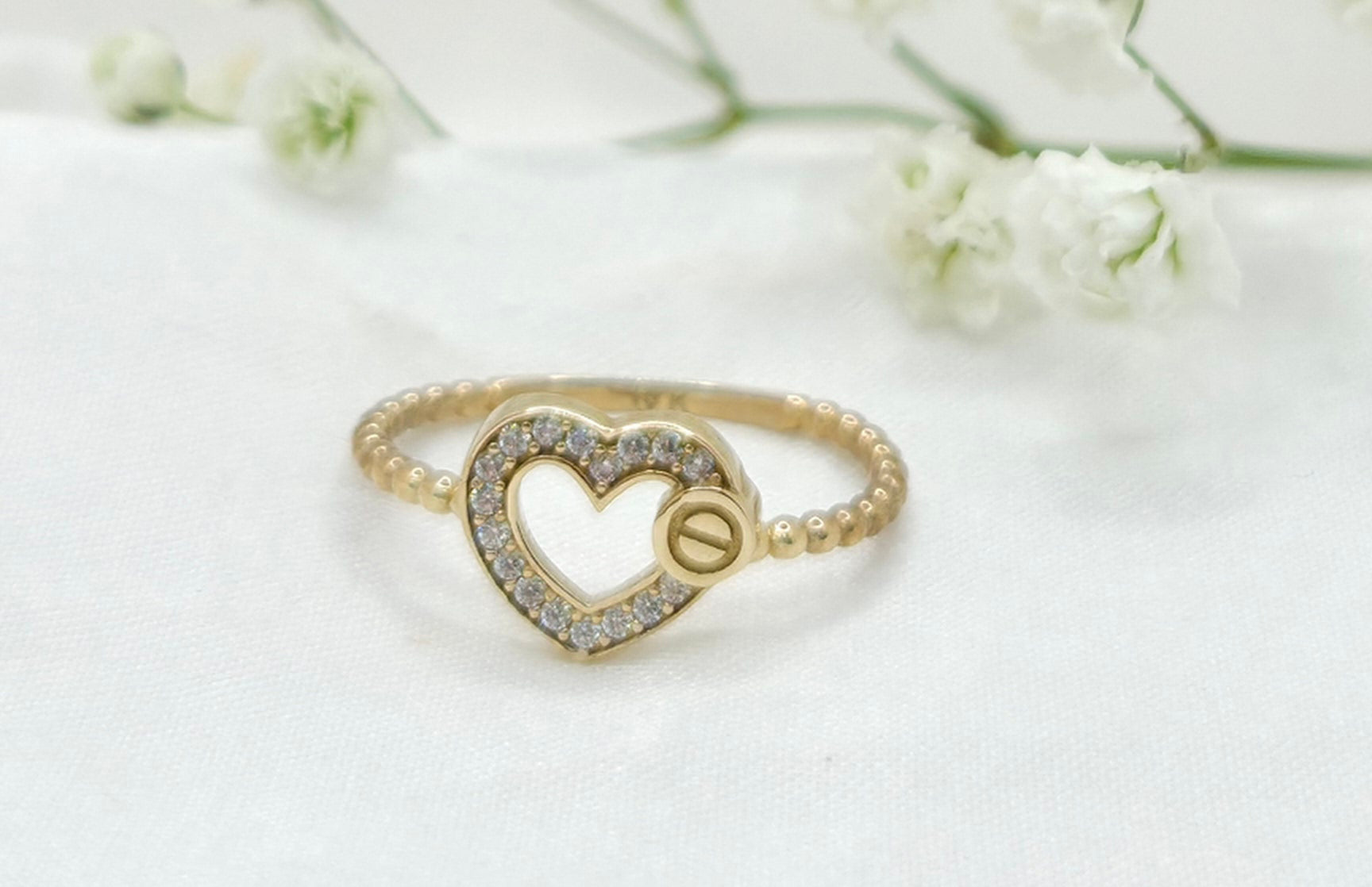 10KT CZ SILHOVETTE HEART RING Size 7 Weight 1.4GR