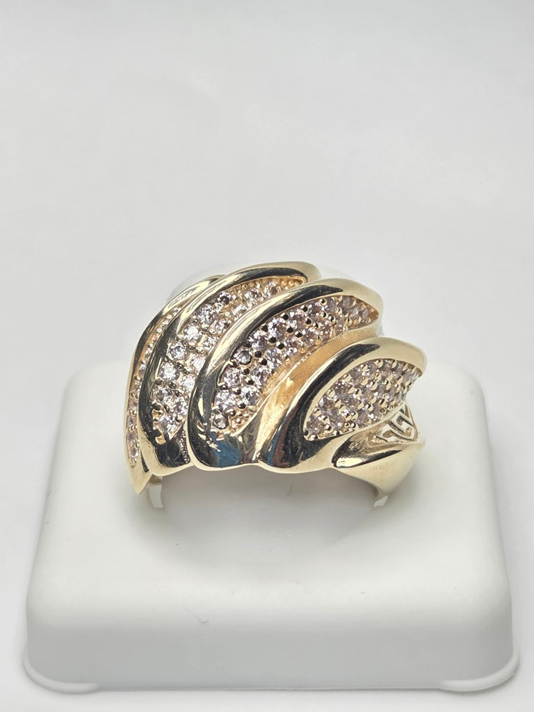 10KT VINTAGE STYLE SHELL DESIGN CZ WOMAN'S RING Size 7.5 Weigth 8.4GR