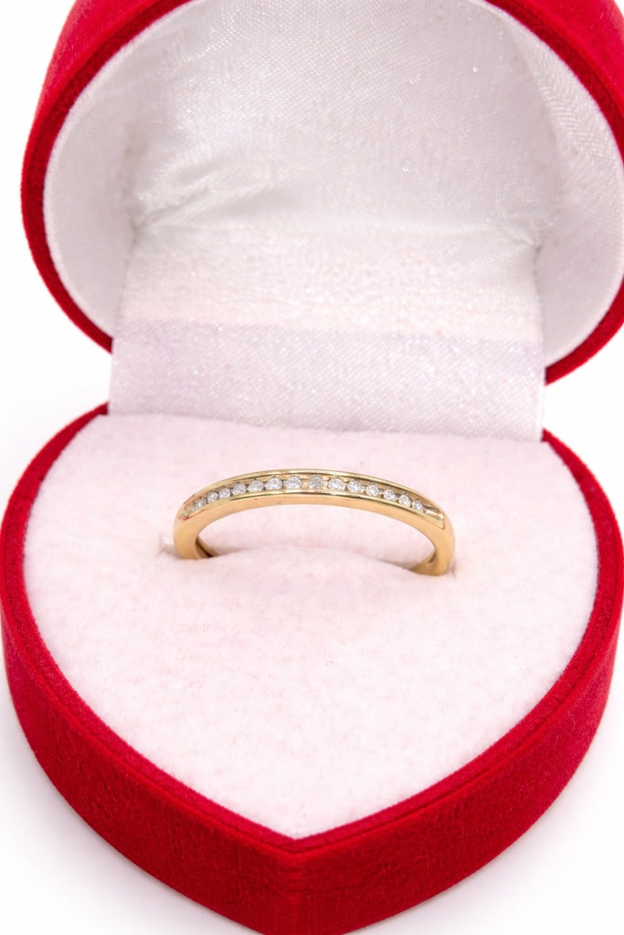 10KT DELICATE DIAMOND WOMAN'S BAND RING Size 7 Weight 1.5GR