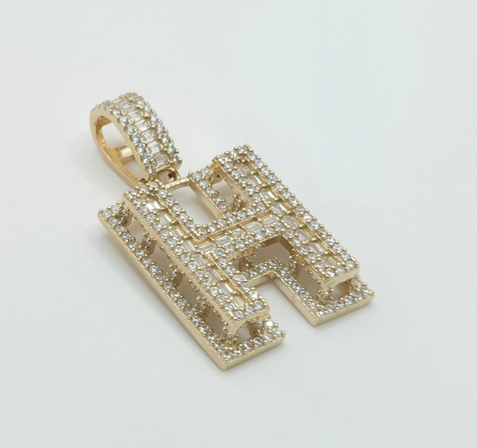 10KT SMALL CZ "H" LETTER PENDANT Weight 5.1GR