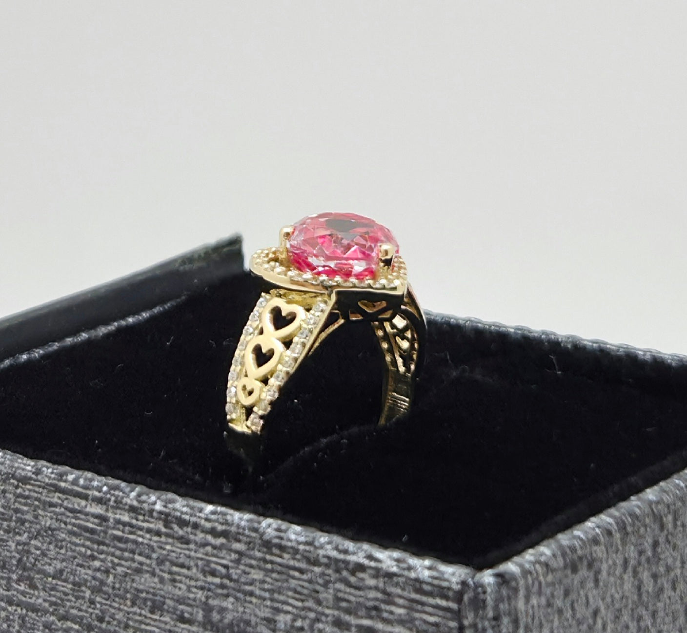 14KT ELEGANT HERAT RING WITH PINK STONE Size 7 Weight 3.4GR