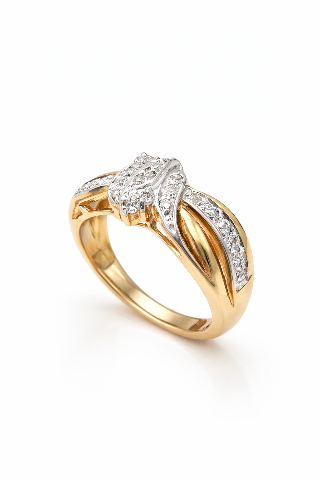 10KT EXOTIC AND EXCLUSIVE WOMAN'S DIAMOND RING Size 7 Weight 5GR