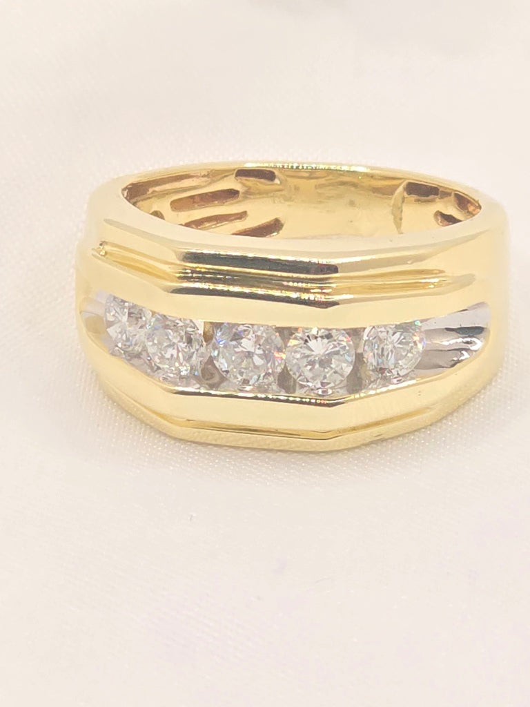 10KT YG NATURAL DIAMOND STATEMENT RING Size 8 Weight 7 GRS