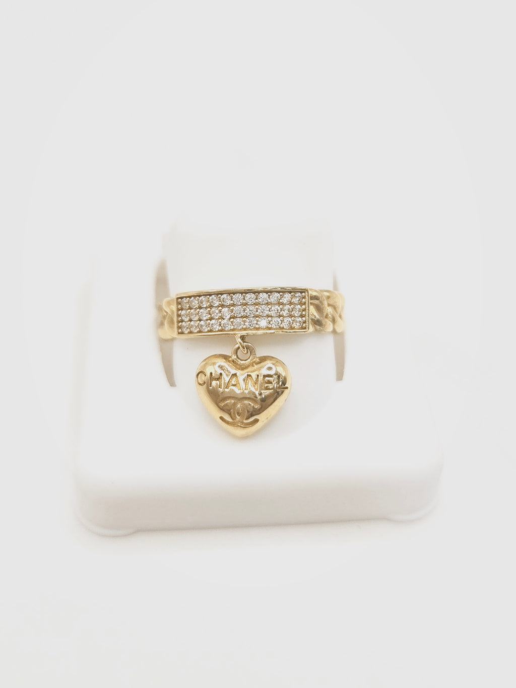 10KT EXOTIC CHAIN STYLE CZ RING WITH SMALL HEART CHARM Size 7 Weigth 2.5GR