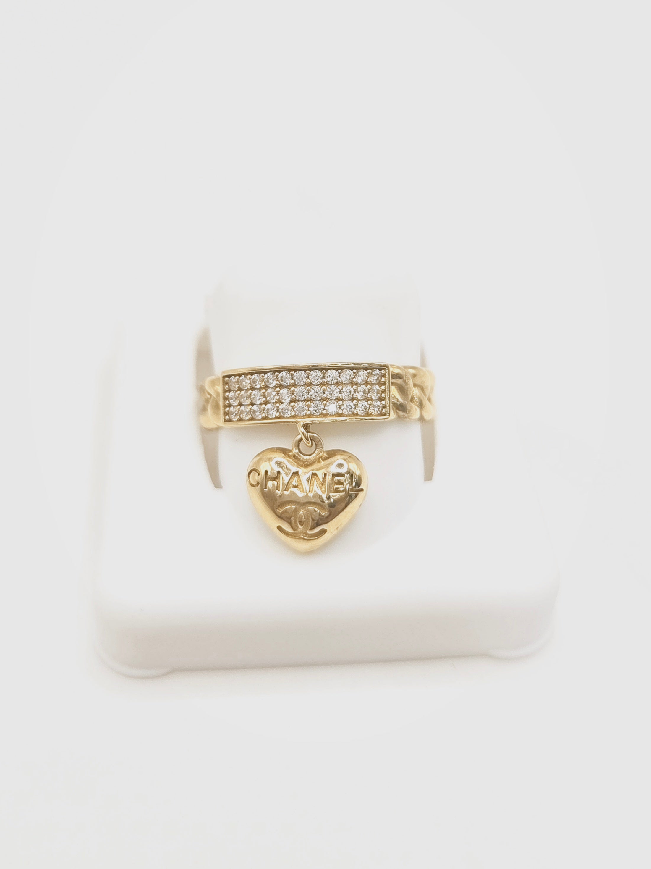 10KT EXOTIC CHAIN STYLE CZ RING WITH SMALL HEART CHARM Size 7 Weigth 2.5GR