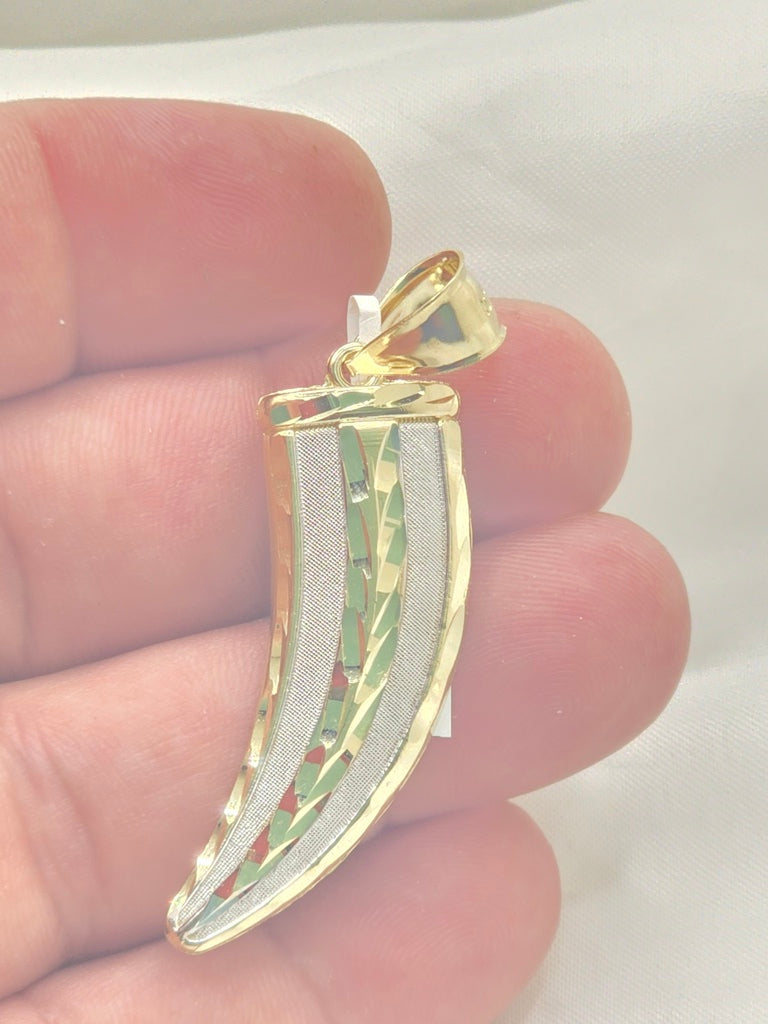 10KT LARGE TWO TONE ELEPHANT TUSK PENDANT  Weight 3.8GR