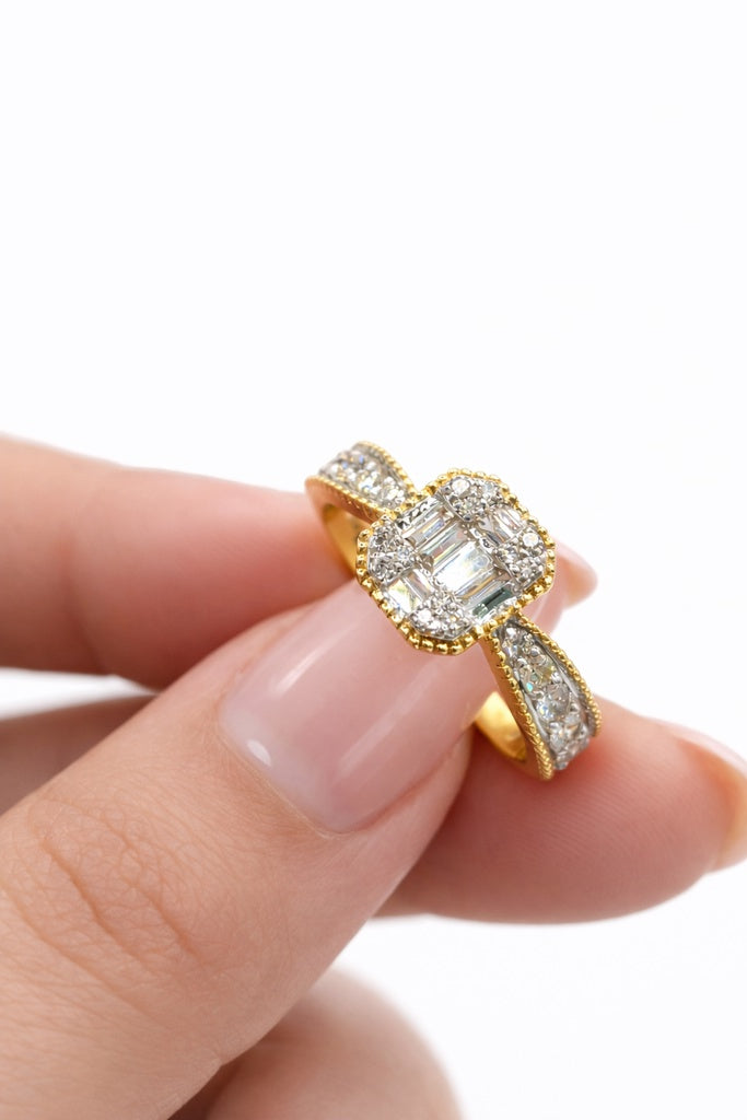 14KT DELICATE SQUARE DESIGN NATURALS DIAMONDS WOMAN'S RING Size 7