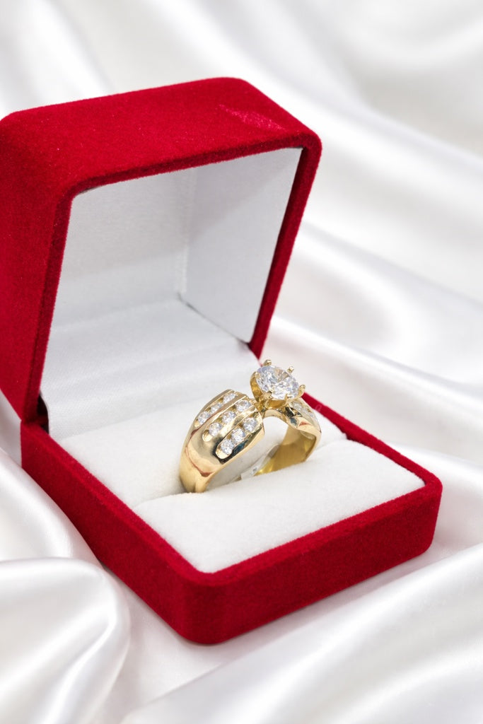 10KT ELEGANT CZ DETAIL ROUND STONE PROMISE RING Size 8 Weight 5.5GR