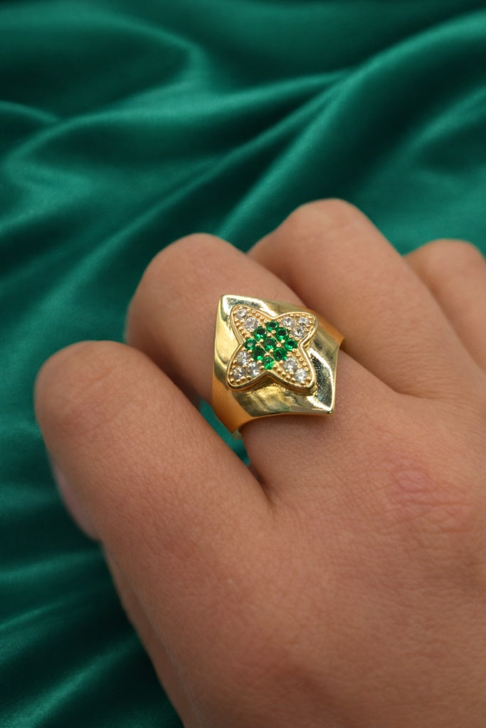 10KT GREEN CZ FLOWER CENTER DETAIL MODERN Size 7 Weigth 2.5GR
