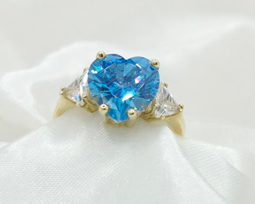 10KT BLUE STONE HEART RING Size 7 Weight 3.2