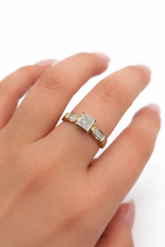 10KT SQUARE MODERN DIAMOND PROMISE RING Size 7/0.16CT
