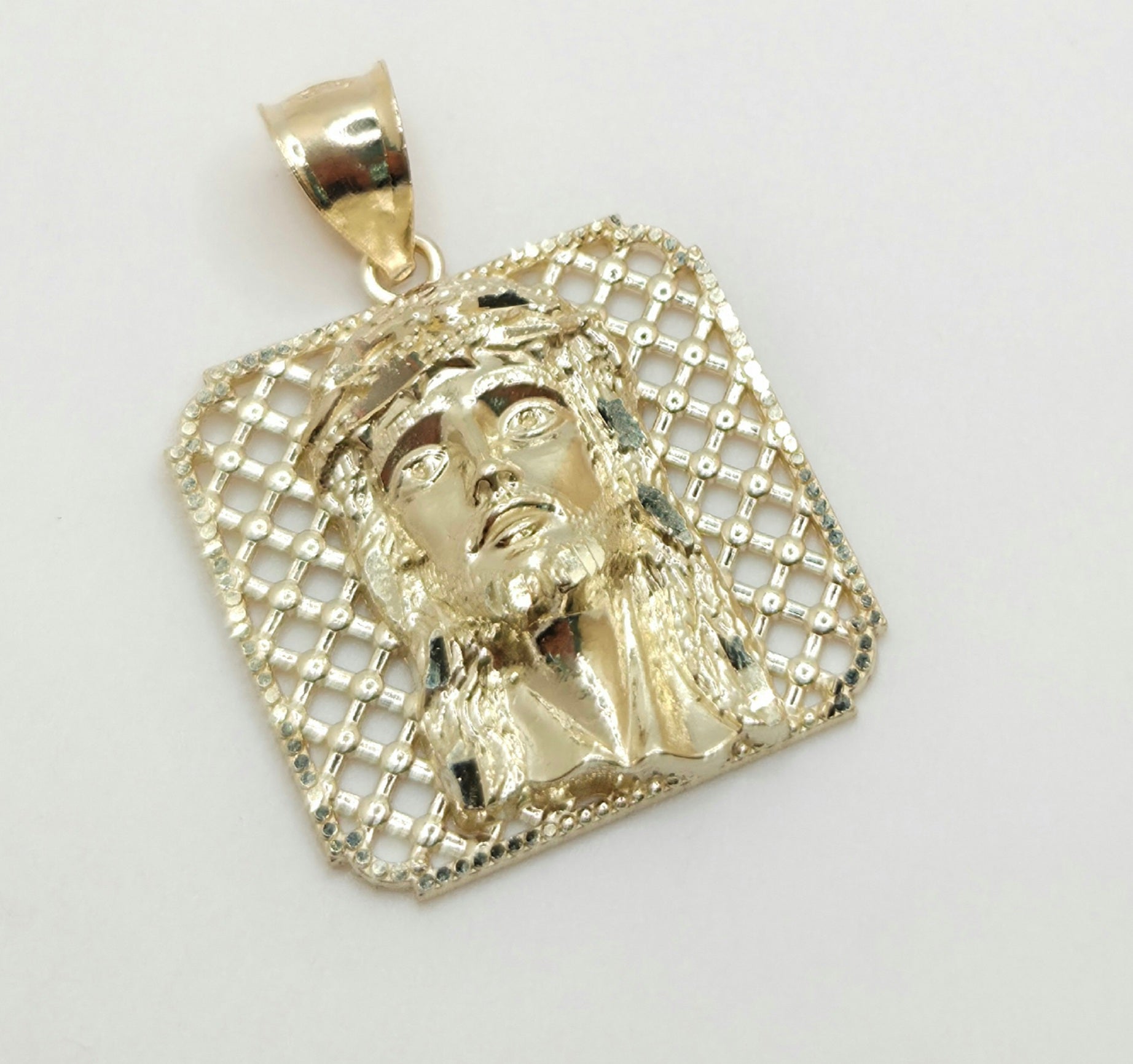 10KT MEDIUM SQUARE NET BACKGROUND JESUS FACE Weight 3.1GR