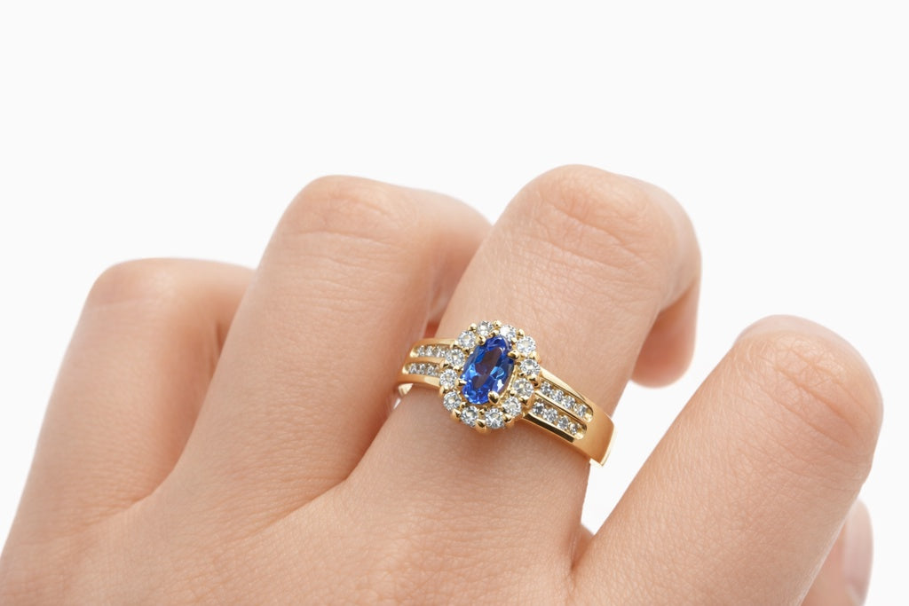 14KT DELICATE AQUAMARINE AND DIAMOND WOMAN'S RING Size 7 Weight 4.8GR