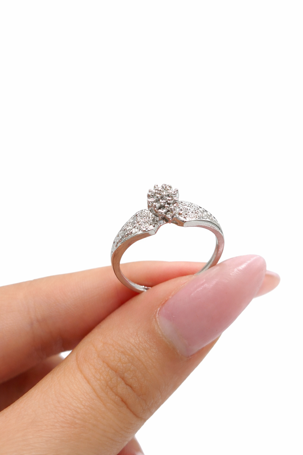 10KT WHITE GOLD ALMOND SHAPE DIAMOND ELEGANT RING Size 7 Weigth 1.8GR