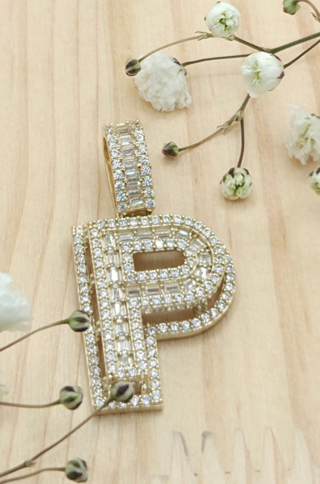 10KT MEDIUM CZ "P" LETTER PENDANT Weight 5GR