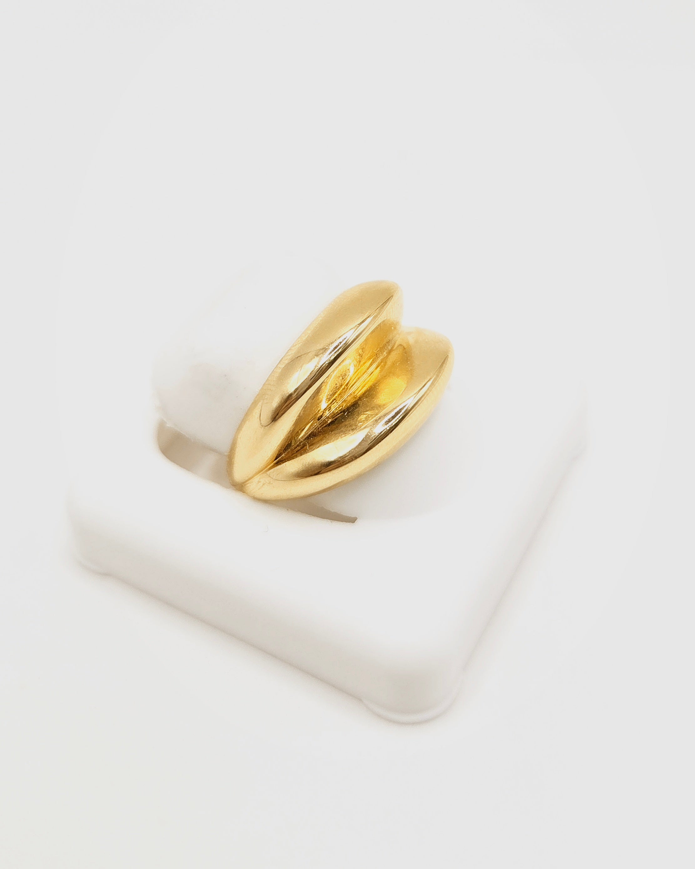 14KT MODERN PLAIN RING Size 7.5 Weight 1.8GR