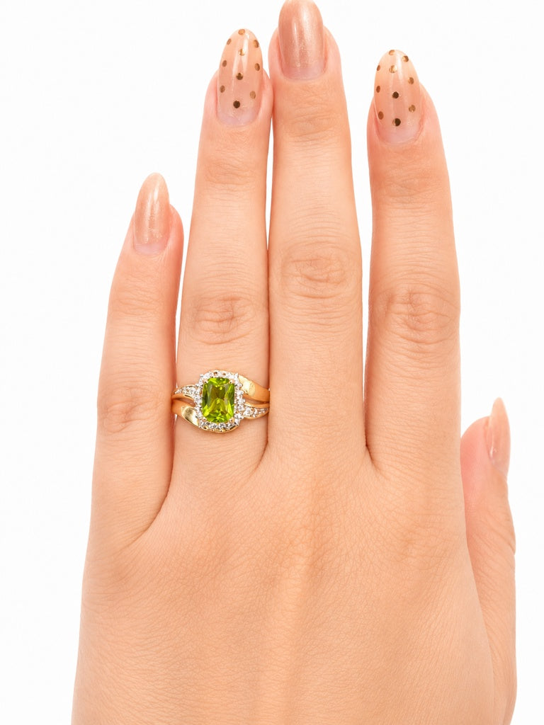 10KT NATURAL PERIDOT EMERALD CUT FANCY SOLITARE RING Size 5.5