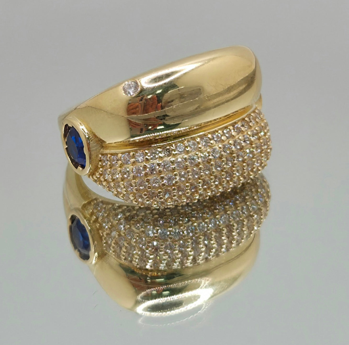 14KT CZ MODERN RING WITH BLUE STONE DETAIL Size 7 Weight 6.7GR
