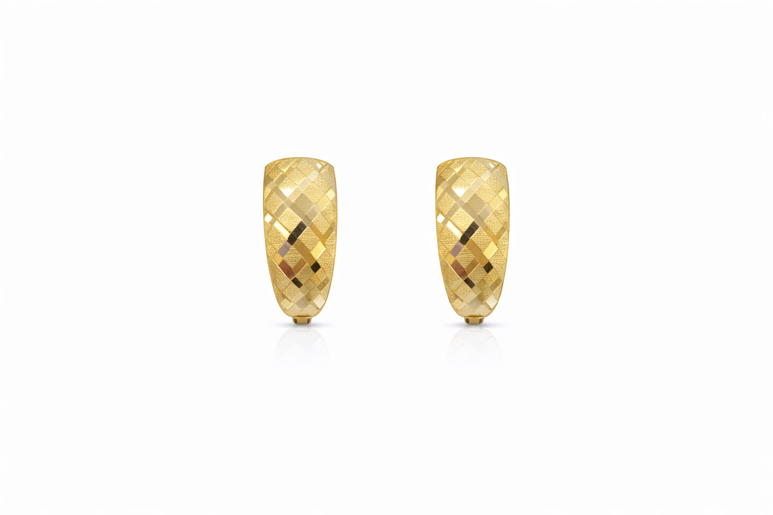 14KT VINTAGE BASKET WEAVE DESIGN ALMOND OMEGA BACK EARRINGS Size SMALL Weigth 1.6GR