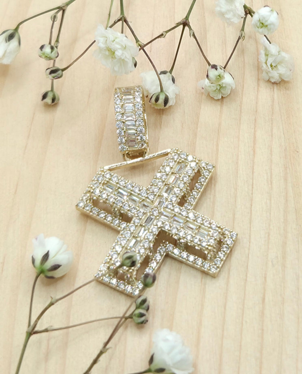 10KT MEDIUM CZ "X'' LETTER PENDANT Weight 5.9GR