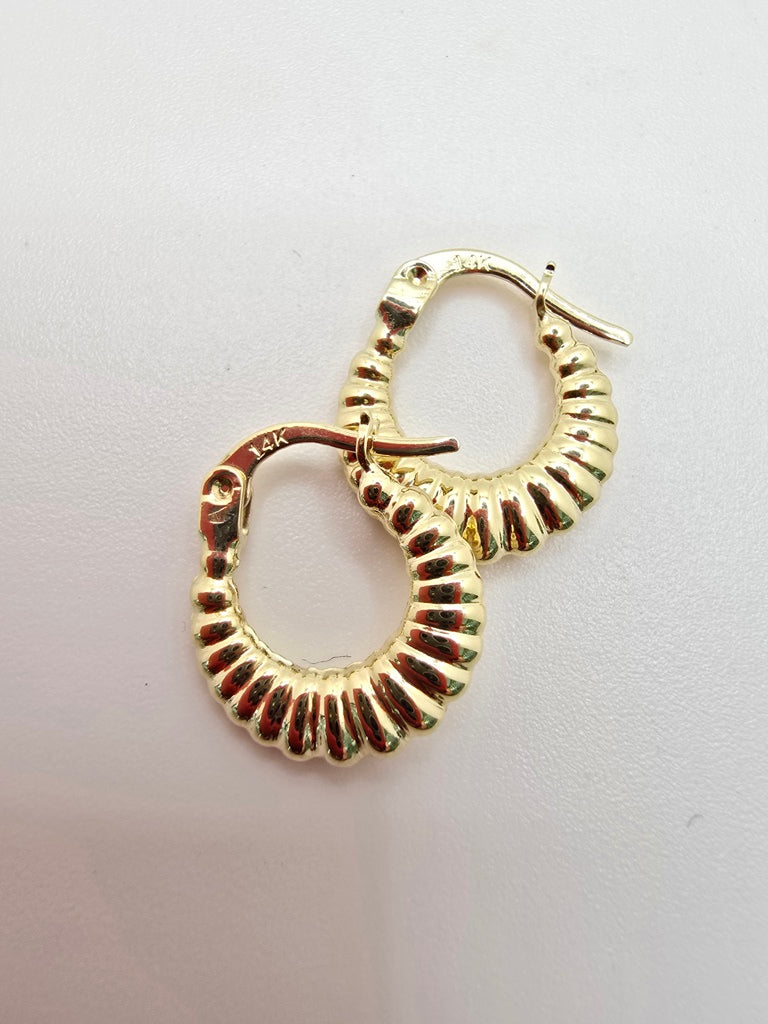 14KT SMALL SHELL DESING HOOPS EARRINGS  Weight 1.2GR