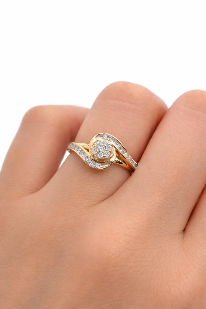 10KT SPIRAL DESIGN DIAMOND MODERN RING Size 7 Weigth 2.5GR