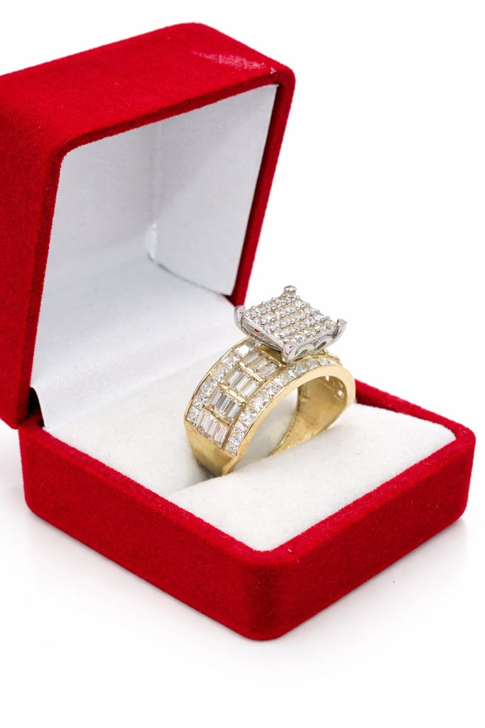 10KT ELEGANT CZ & BAGUETTE PROMISE RING Size 8 & 9 Weight 4.7GR
