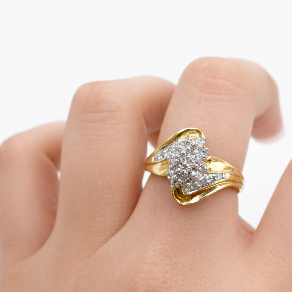 10KT ELEGANT ALMOND DIMAOND WOMAN'S RING Size 6.5 Weight 4GR