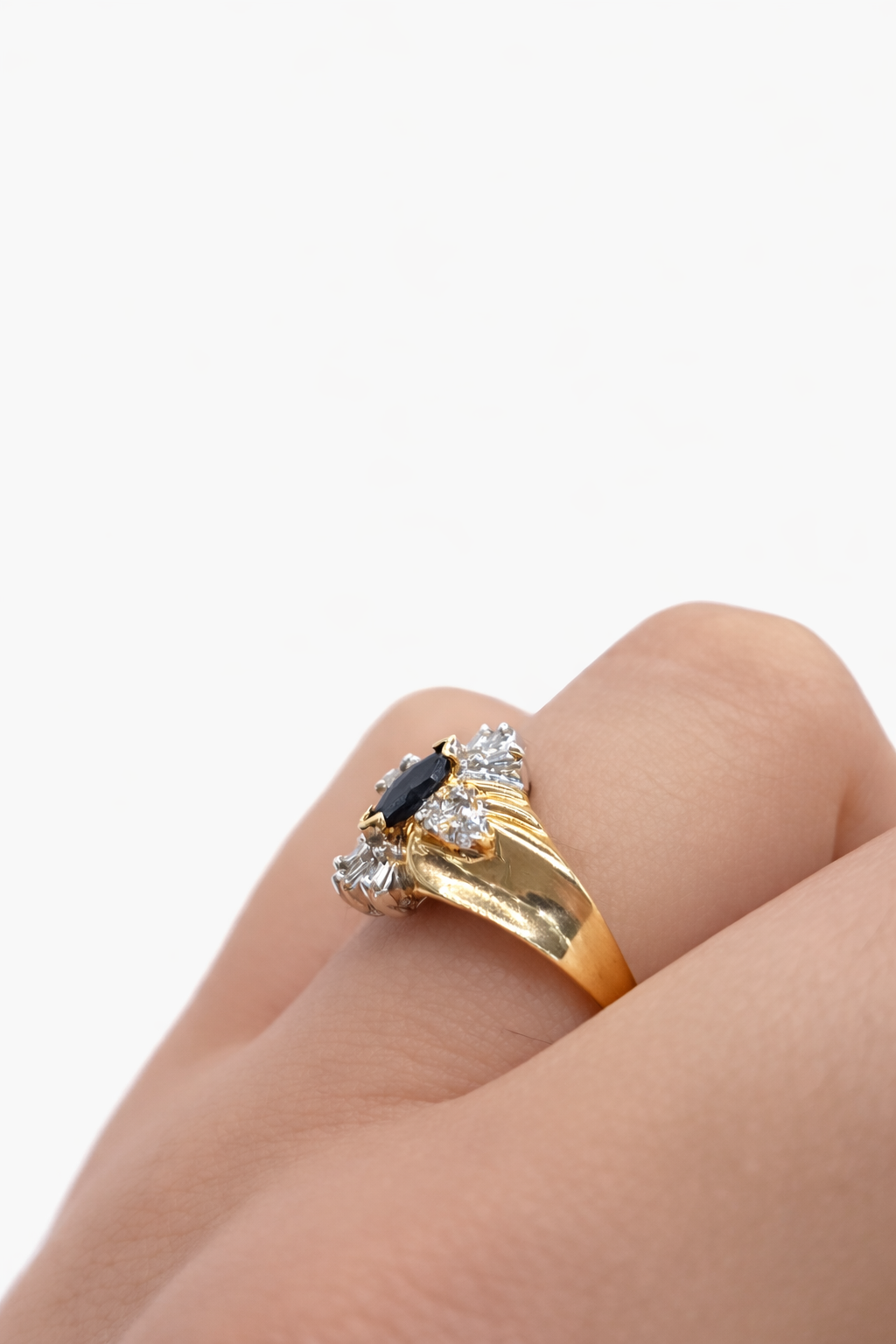 10KT ZAFIRO AND DIAMOND WOMAN'S RING Size 6.5 Weight 2.6GR