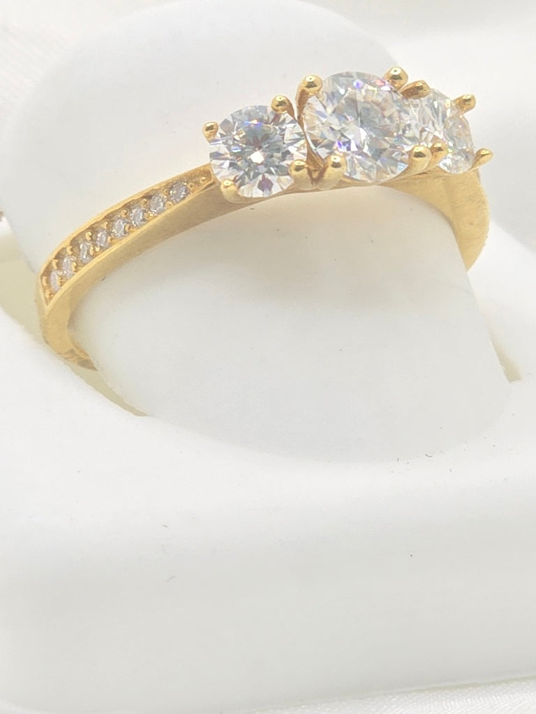 14KT YG ROUND BRILLIANT PAST PRESENT ANS FUTURE MOISSANITE 1CT RING Size 7 Weight 2 GRS