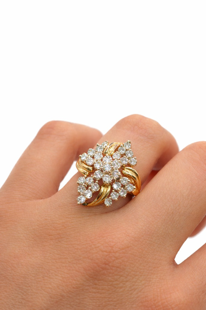 14KT ELEGANT FLOWER DESIGN DIAMOND WOMAN'S RING Size 6 Weight 6.8GR