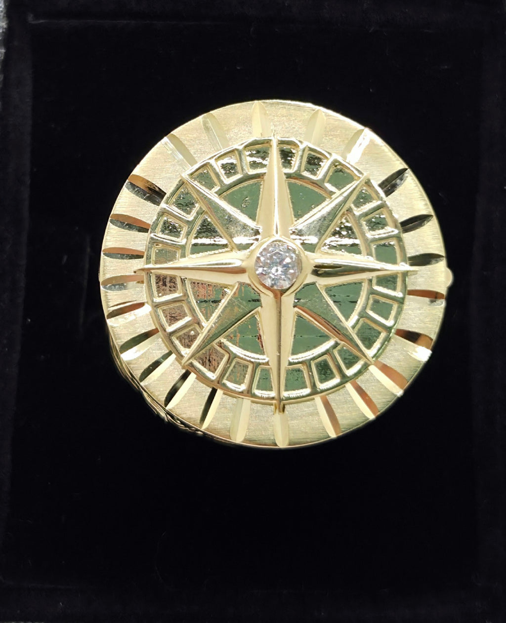 10KT DIAMOND CUT DETAIL COMPASS ROSE MEN'S RING Size 12 Weight 16.3GR