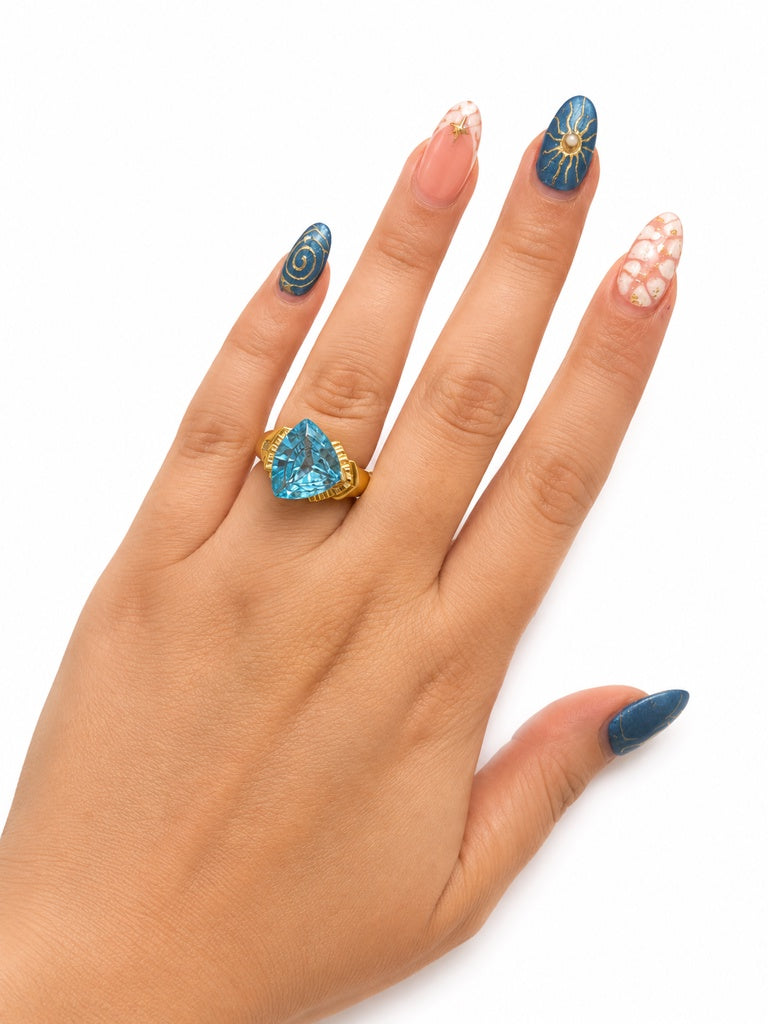 14KT BLUE STONE RING Size 4.5
