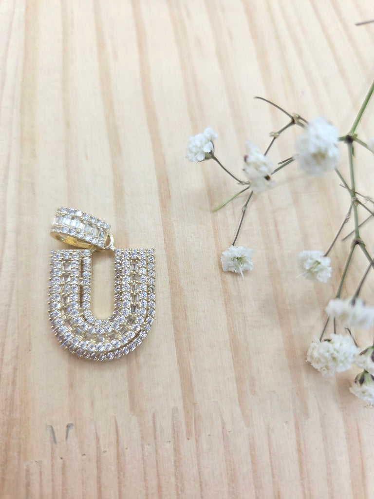 10KT SMALL CZ "U" LETTER PENDANT Weight 6.6GR