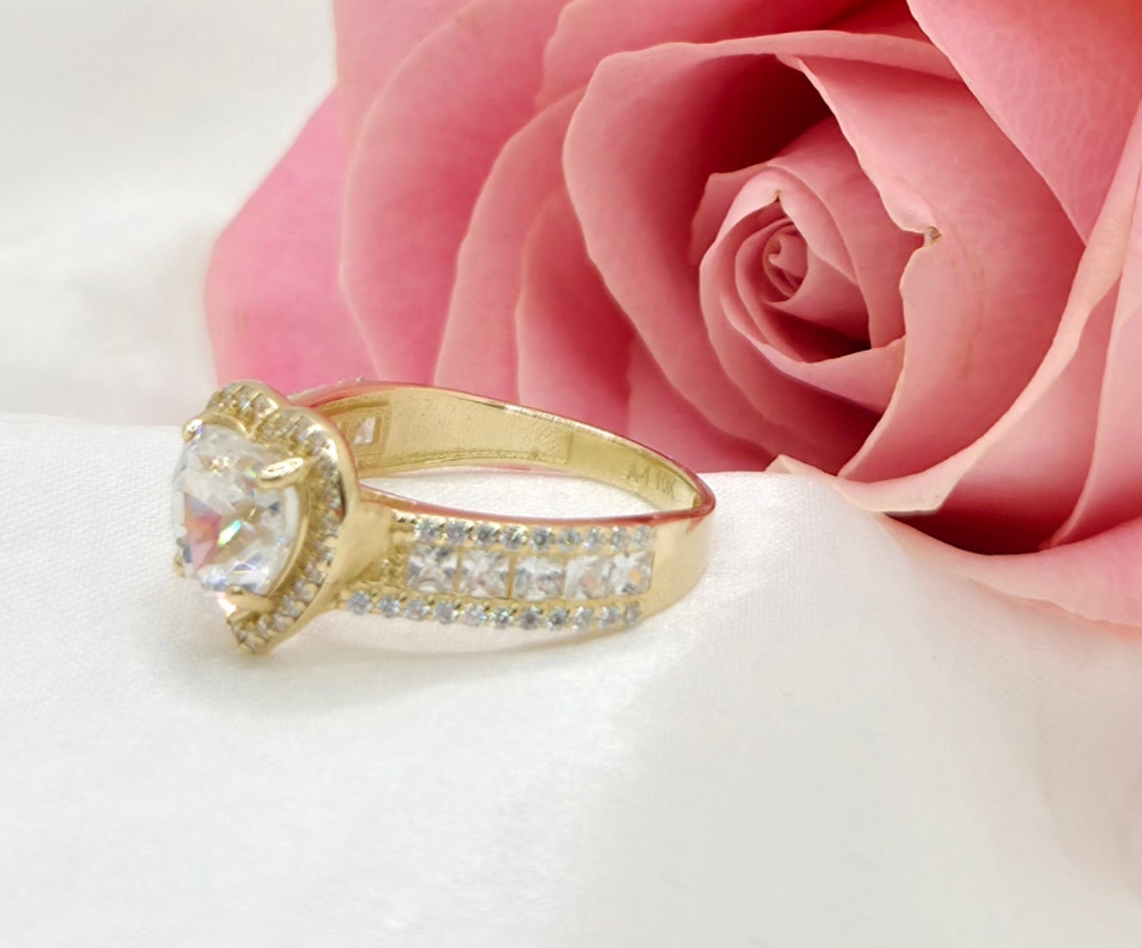 10KT WHITE STONE HEART WITH CZ DETAIL RING Size 7-8 Weight 3.6GR