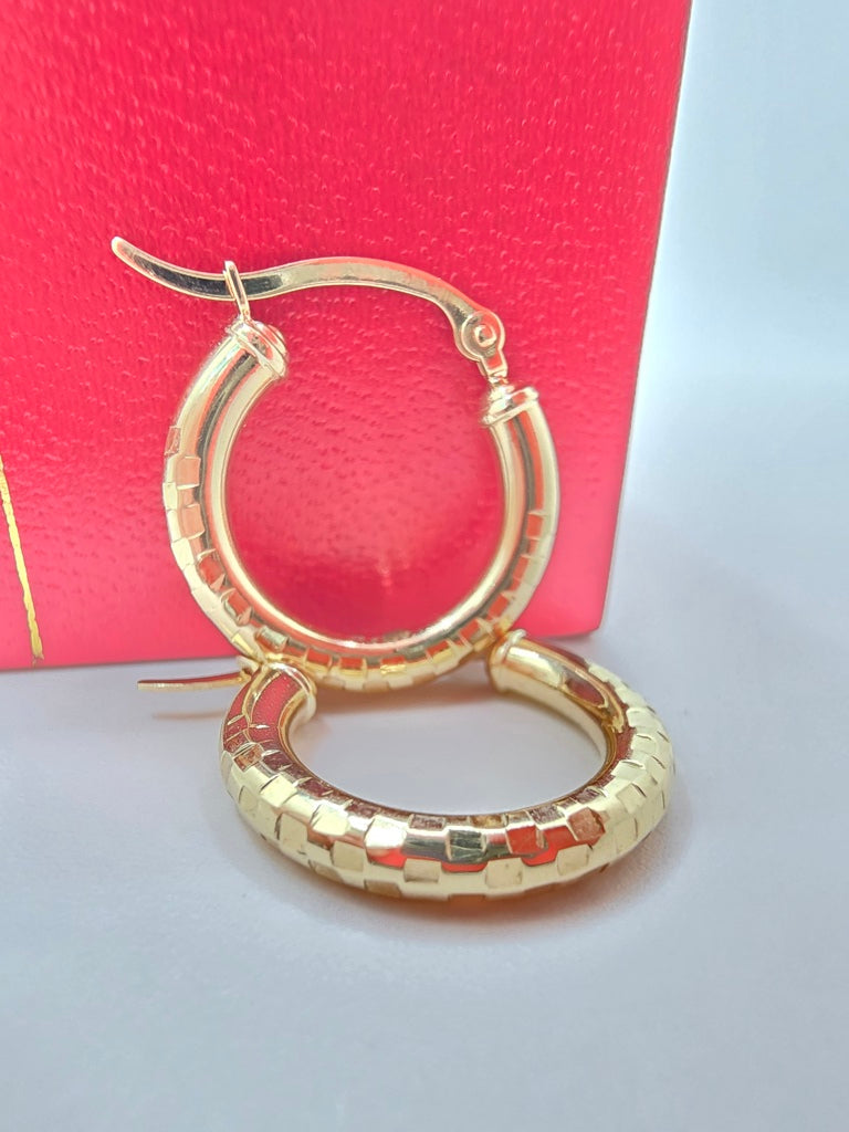 10KT SQUARE CUT HOOPS EARRINGS Size 2 3MM Weight 1.7GR